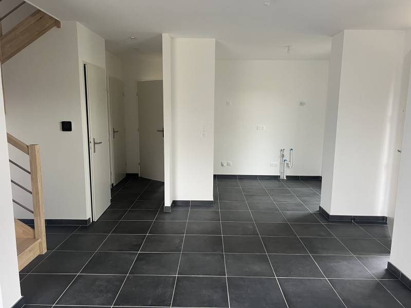 villa récente contemporaine disponible à la vente à mnouxy à 5 minutes du centre d'Aix les Bains