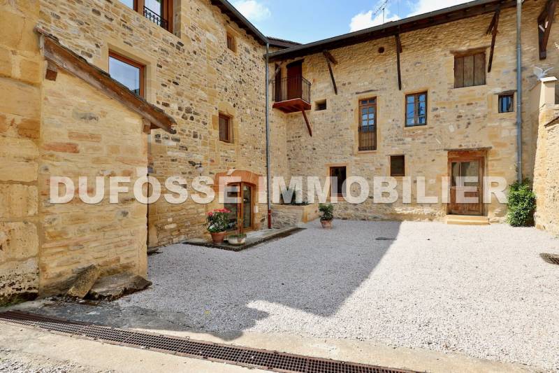 Bien d’exception à vendre : un château Villefranche-sur-Saône  XIème siècle, prêt à vivre