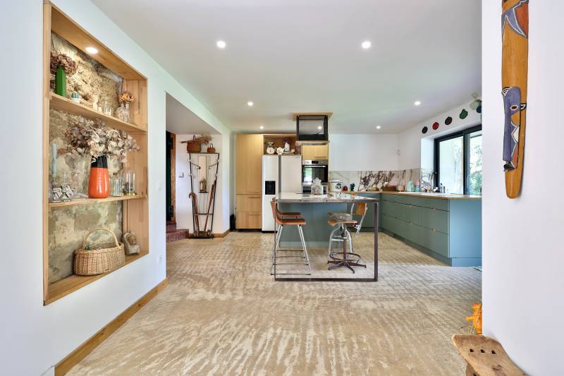 belle bâtisse ancienne rénovée Saint-Genis-les-Ollières  au calme, proche commodités