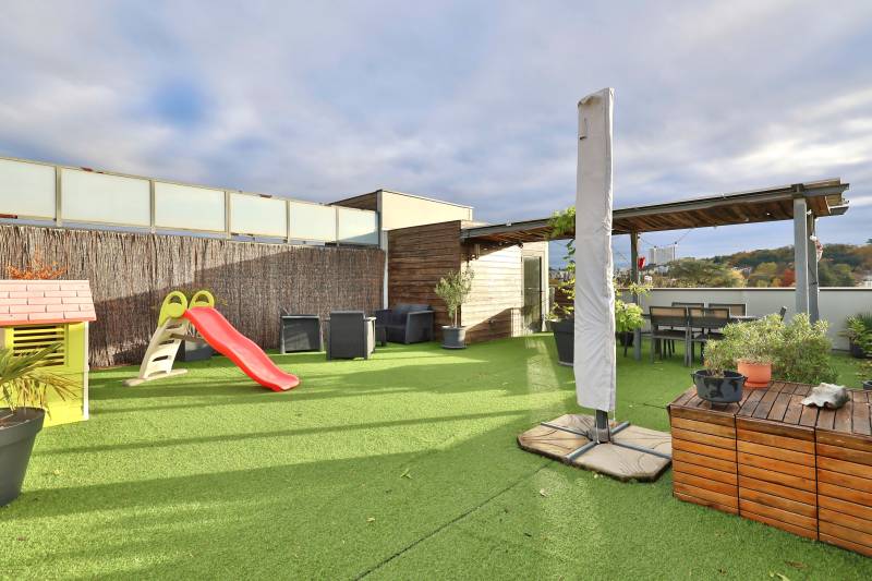 Tassin-la-Demi-Lune, T5 112 m2 avec grande terrasse en rooftop