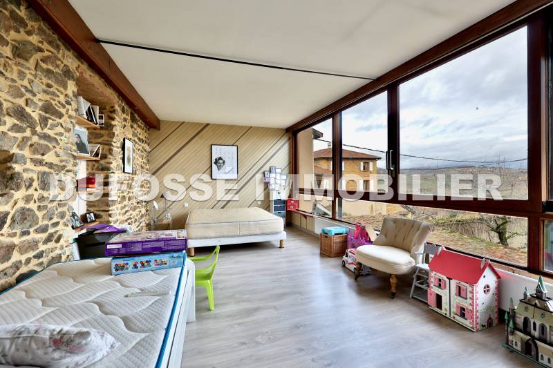 Propriété en Pierres Dorées Légny  