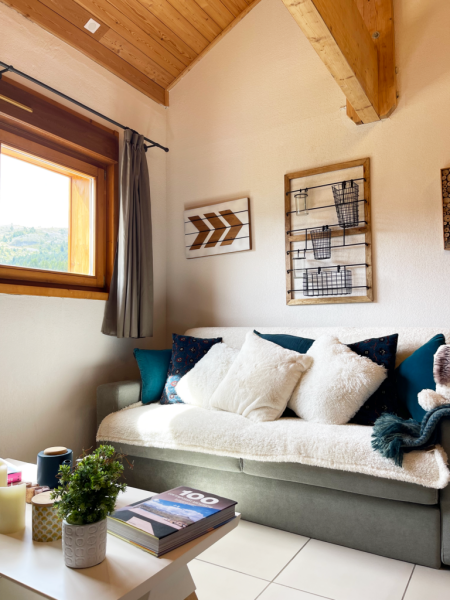 STUDIO SOUS COMBLE - RESIDENCE PISCINE LA joue du loup dans le devoluy