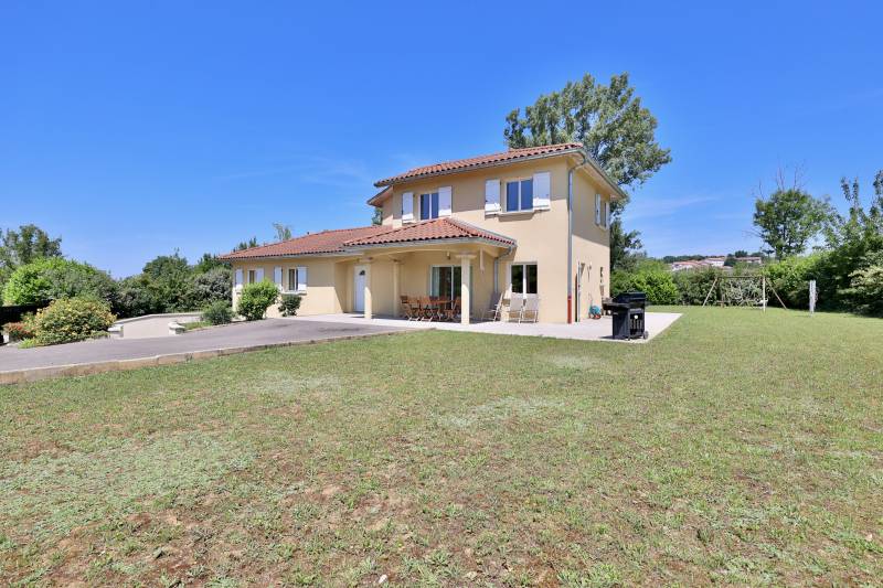 Superbe maison sur la commune prisée de ROCHE