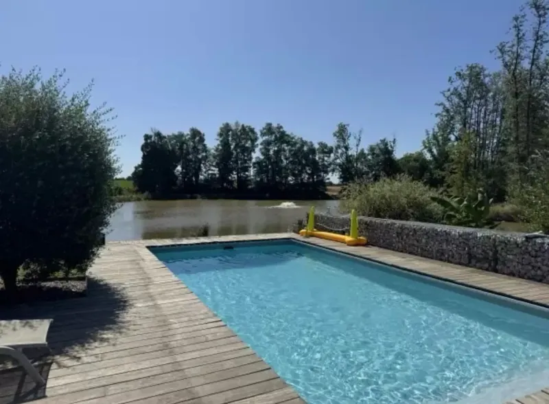 Maison bressane rénové – Étang privé, piscine et plus de 2 hectares de terrain