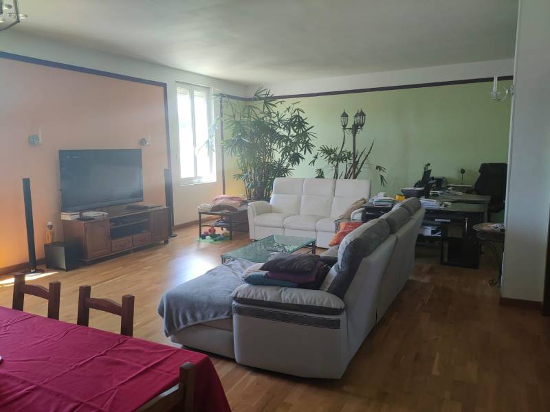 Villieu-Loyes-Mollon, Maison T6 200m2 à rénover sur un terrain de 1600 m2