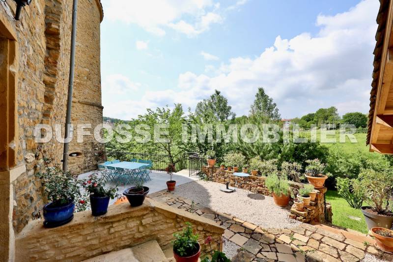 Bien d’exception à vendre : un château Villefranche-sur-Saône  XIème siècle, prêt à vivre