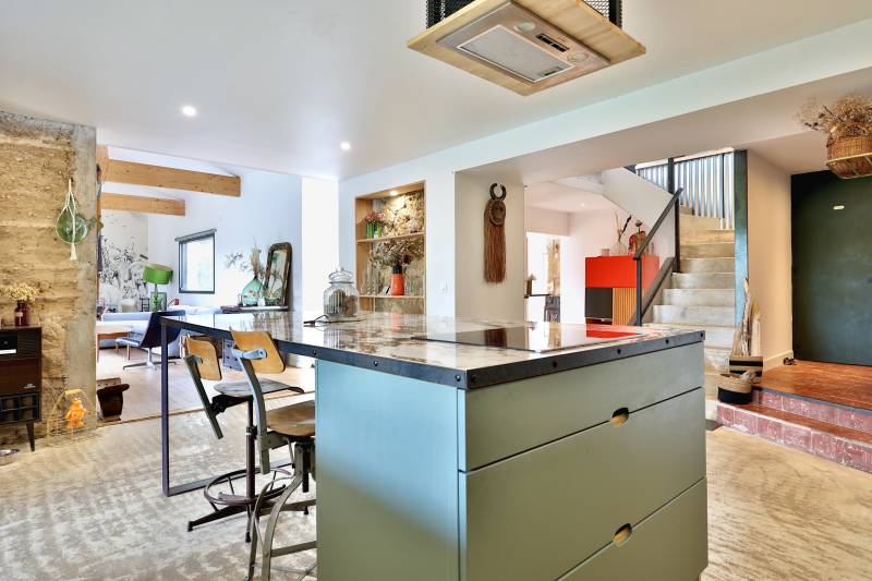 belle bâtisse ancienne rénovée Saint-Genis-les-Ollières  au calme, proche commodités