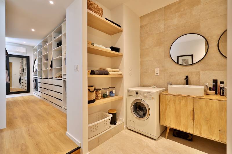 Belle maison rénovée à Saint-Cyr-au-Mont-d'Or, climatisation et matériaux haut-de-gamme, 2 chambres avec suite parentale salle de douche, au calme