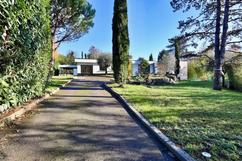 Villa plain pied st cyr au mont d or plus 300 m2 