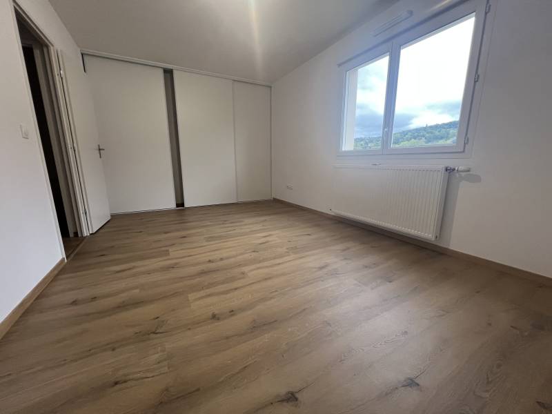 à vendre maison 4 chambres état neuf avec vue partielle sur le Lac du Bourget 