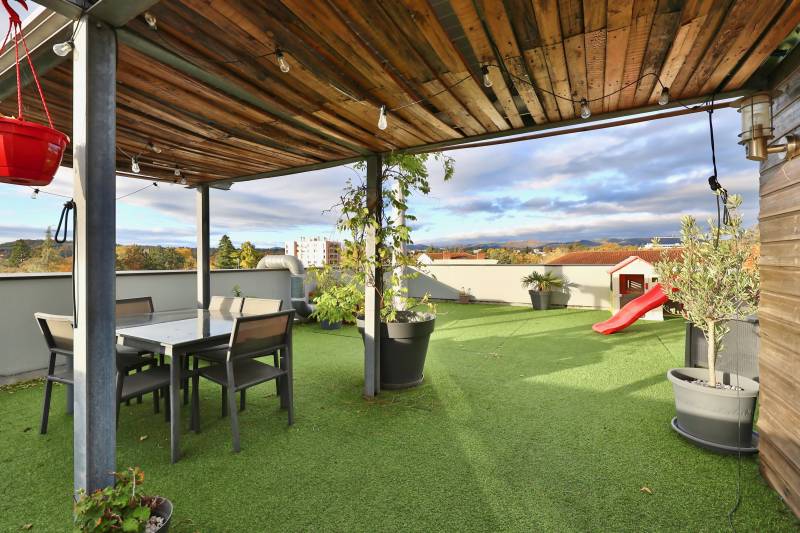 Tassin-la-Demi-Lune, T5 112 m2 avec grande terrasse en rooftop