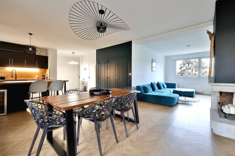 Charbonnières-les-Bains appartement proche centre, renovation soignée et belle decoration, merces et bus tcl avec piscine et tennis