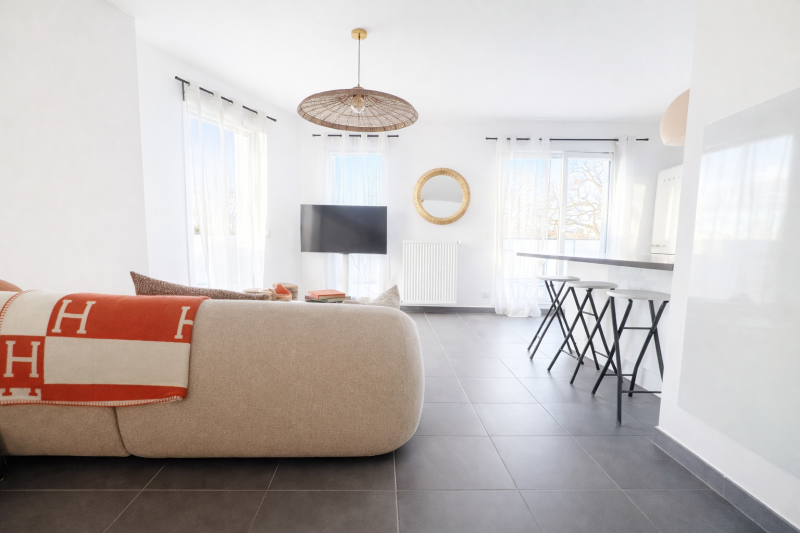 Craponne, T3 en dernier étage avec très grande terrasse triple expo