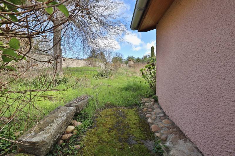 Entrée à l'arrière sur le terrain 