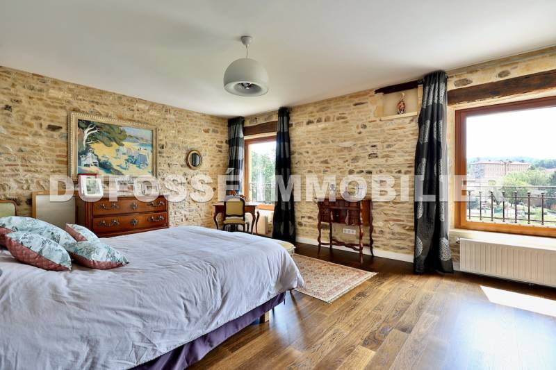 Bien d’exception à vendre : un château Villefranche-sur-Saône  XIème siècle, prêt à vivre