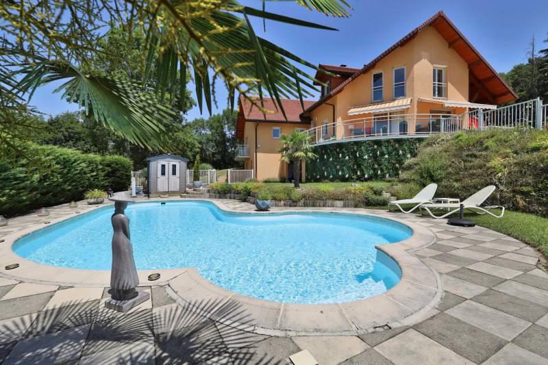 villa avec piscine grand terrain au calme vue lac du Bourget disponible à la vente