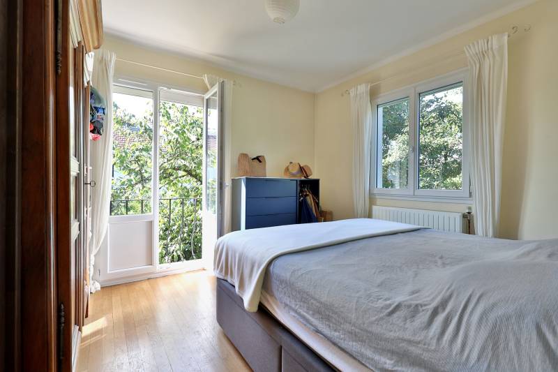 Maison sur les hauteurs de Fontaines-sur-Saône, proche Caluire et Ombrosa, quartier calme avec 5 chambres et possible extension