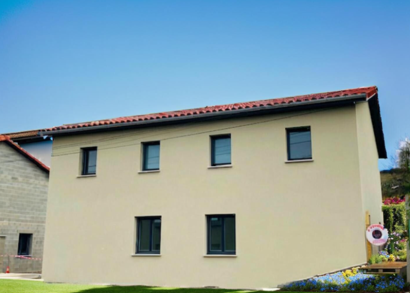 Maison neuve T5 avec terrasse, jardin et parking privatif (2 places)