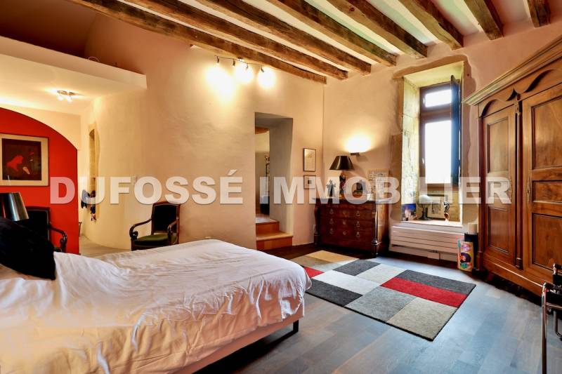 Bien d’exception à vendre : un château Villefranche-sur-Saône  XIème siècle, prêt à vivre