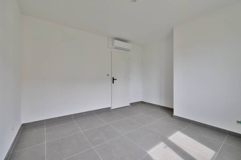 NEUF,maison de plain-pied de 111m2 et 401m2 d'extérieur