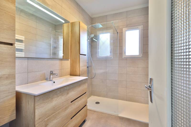 Maison familiales 5 chambres à Fontaines-sur-Saône, limite Caluire, Le Vernay, à quelques minutes d'Ombrosa, au calme avec 5 chambres et possible extension