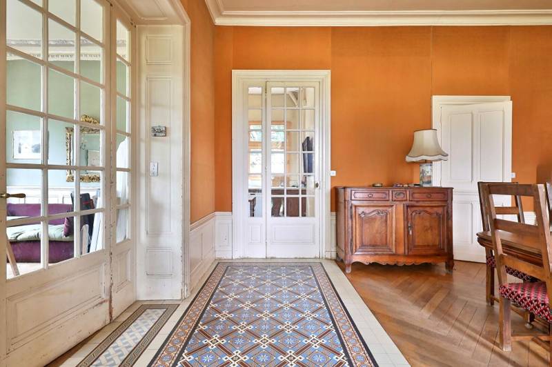 Maison époque 1900 à Ecully 8 chambres appartement indépendant avec ascenseur  jardin paysagé, pisinable et constructible