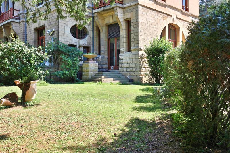 Saint-Germain-au-Mont-d'Or, lumineux T4 de 119 m2 avec jardin privatif dans un parc de 5 ha