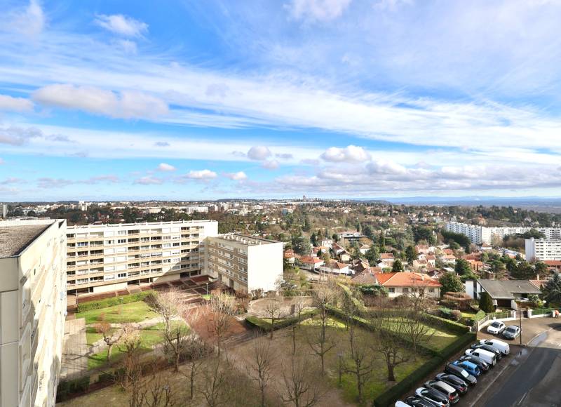 Vue panoramique pour cet appartement T3 à Caluire-et-Cuire proche bus TCL,