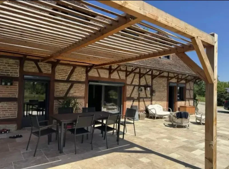 Maison bressane rénové – Étang privé, piscine et plus de 2 hectares de terrain