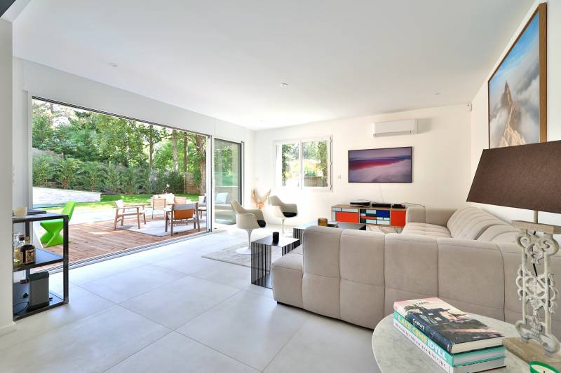 Belle maison rénovée à Saint-Cyr-au-Mont-d'Or, piscine au sel,  jardin avec piscine, belles prestations, climatisation et matériaux haut-de-gamme