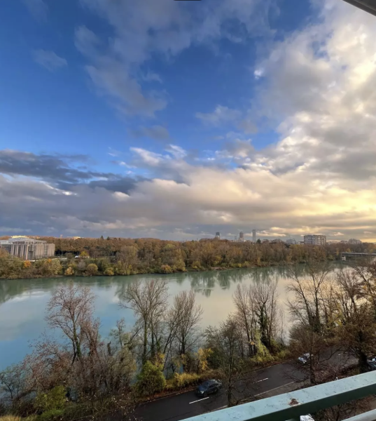 Caluire-et-Cuire, limite Lyon 6, superbe T3 rénové avec magnifique vue