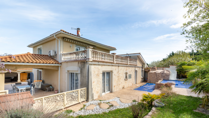 Volumes, lumière et art de vivre : la maison idéale pour accueillir famille et amis.