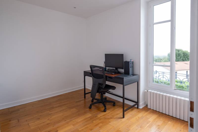 A Lucenay, au calme, atypique T3 duplex