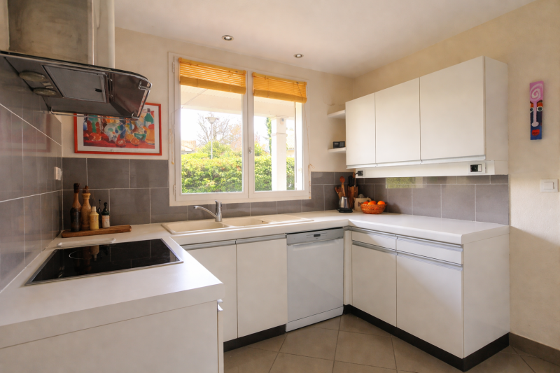 Lissieu proche Limonest, Domaine de Bois Dieu 69380, Villa 160 m2 avec 4 Chambres et piscines