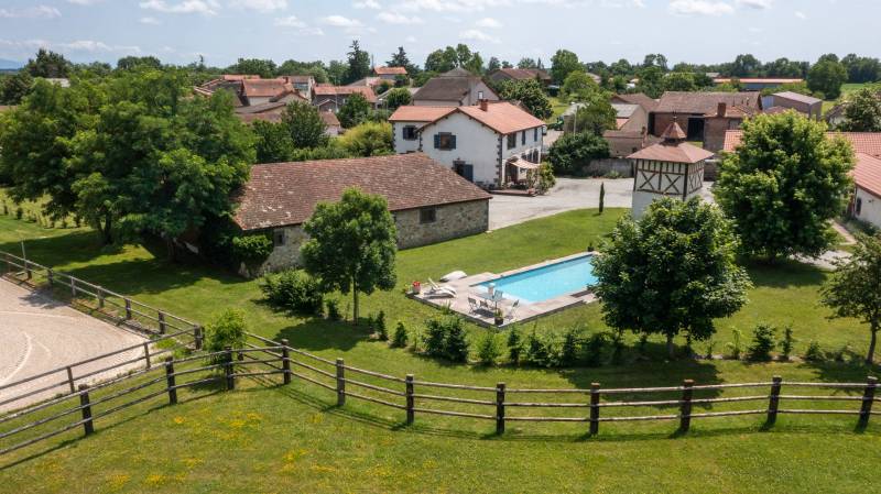 Prestigieuse propriété de 4 hectares située dans le Puy-de-Dôme  