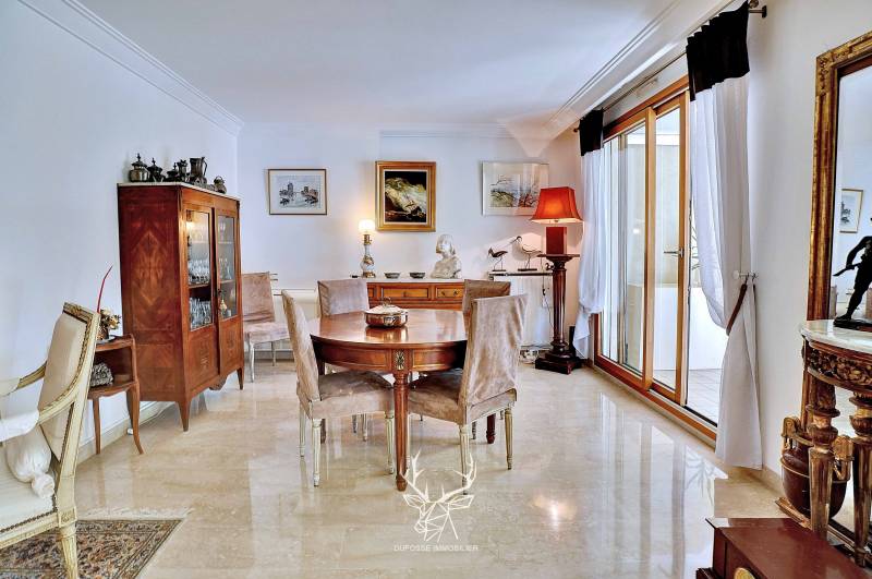 Luxueux appartement 4 pièces 118m² avec large terrasse, garage en sus, place de parking et cave - Fontaines/Saône