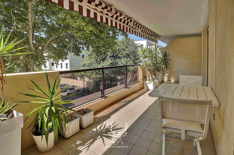 Fontaines sur Saône - T4 de 118m² traversant - place de parking et cave