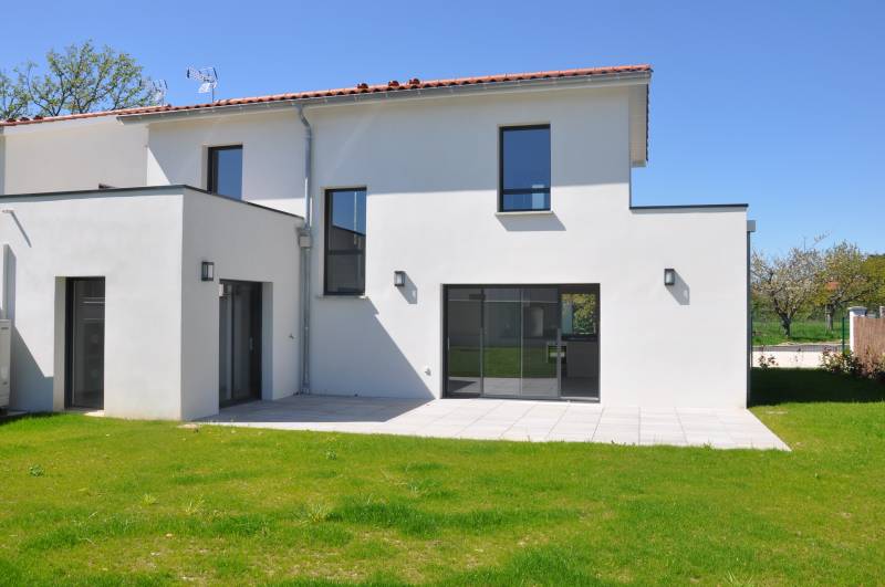 Lumineuse Maison T5 non meublée Tassin-la-Demi-Lune  4 chambres  terrasse et jardin