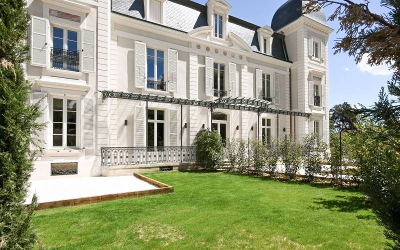 Appartement T4 aux prestations haut de gamme Saint-Cyr-au-Mont-d'Or  avec terrasse et jardin dans château d'exception