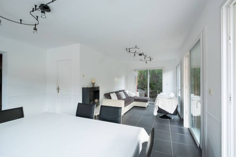 Villa avec piscine -Prissé