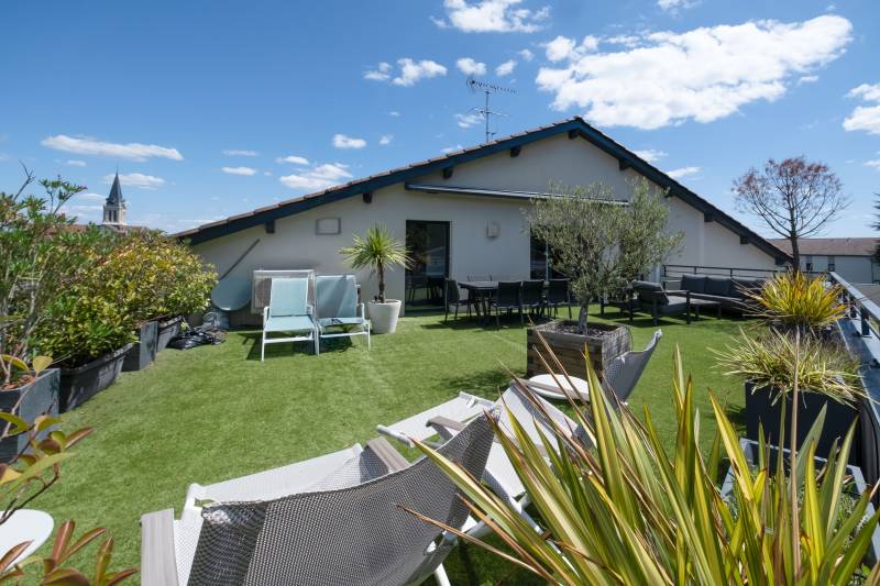 BRIGNAIS-T4 AVEC TERRASSE 80 M2