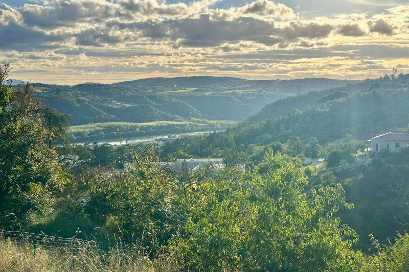 VIENNE  : Terrain à bâtir de 1 485m2 offrant une vue dégagée sur le Rhône