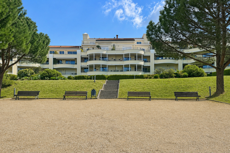 Appartement Charbonnières-les-Bains avec grande terrasse et vue panoramique 4 chambres 
