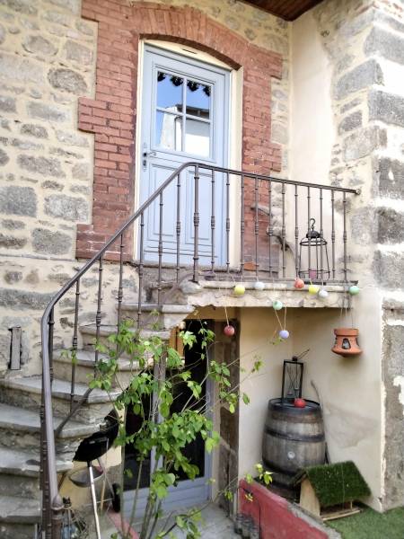 Maison sur Messimy avec Escalier en Pierre et Fer Forgé
