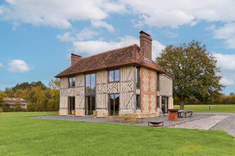 Lisieux maison de caractère avec grand jardin et dépendance