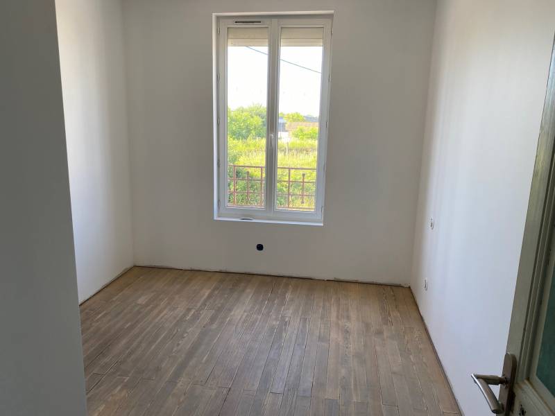 Villieu-Loyes-Mollon, Maison T6 200m2 à rénover sur un terrain de 1600 m2