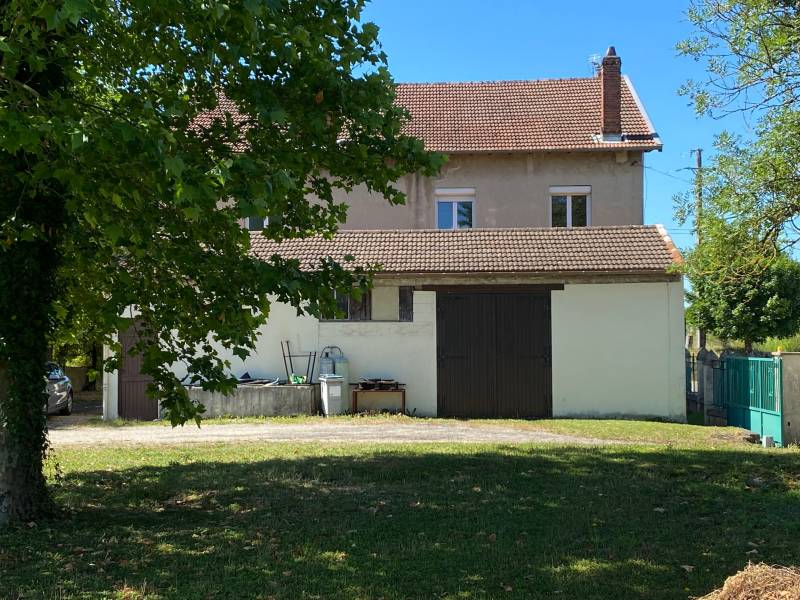 Villieu-Loyes-Mollon, Maison T6 200m2 à rénover sur un terrain de 1600 m2