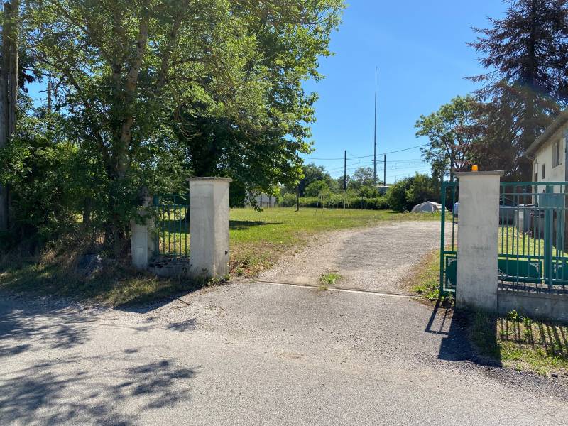 Villieu-Loyes-Mollon, Maison T6 200m2 à rénover sur un terrain de 1600 m2