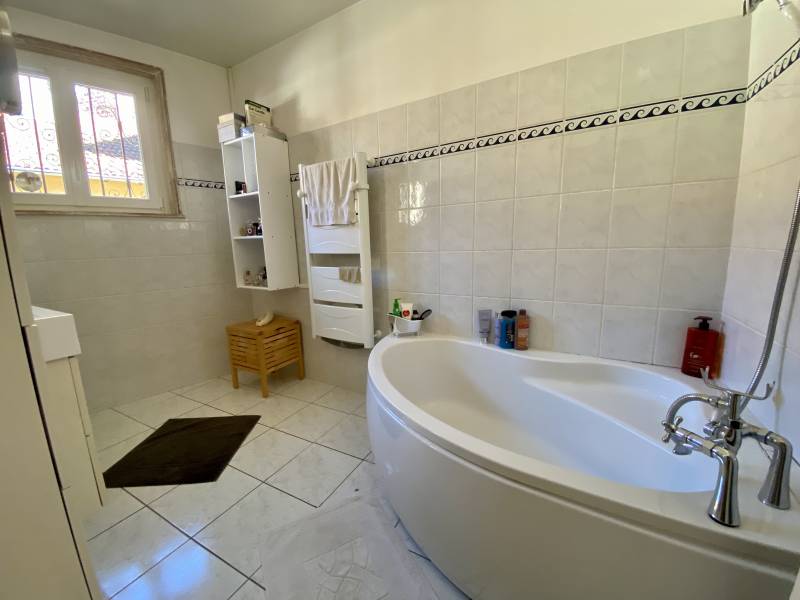 A vendre : Maison 7 pièces 4 chambres 150m2 habitable à Perreux