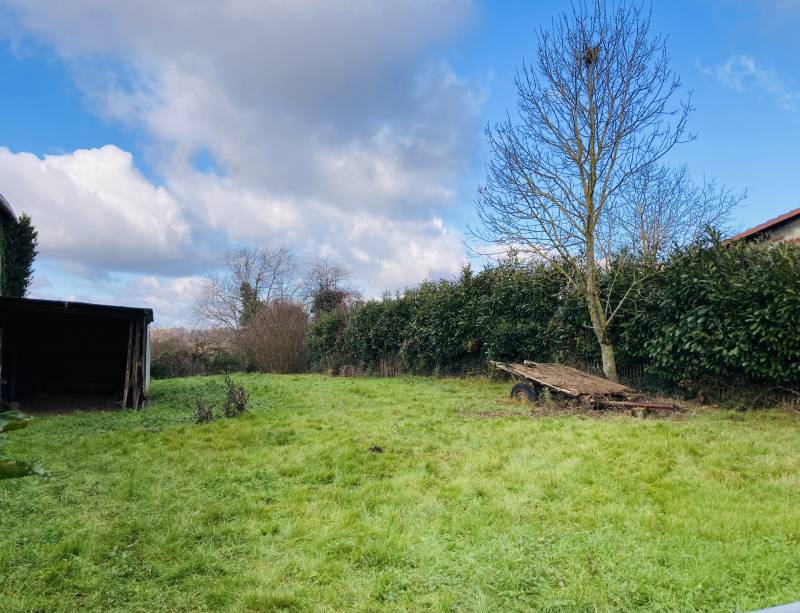 Terrain constructible à vendre - CES libre - Charantonnay (Isère)